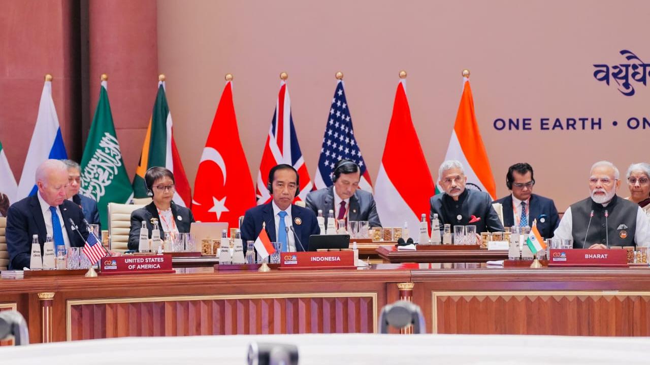 Presiden Jokowi dalam pertemuan sesi pertama Konferensi Tingkat Tinggi (KTT) G20 India yang digelar di Bharat Mandapam, IECC, Pragati Maidan, New Delhi, India, Sabtu (9/9/2023). (Foto: Laily Rachev - Biro Pers Sekretariat Presiden)