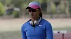 Atlet lari gawang Indonesia, Emilia Nova, saat sesi latihan di Stadion Madya, Jakarta, Senin (7/9). Meski baru sembuh dari cedera, Emilia Nova tetap mengincar medali emas di SEA Games 2019. (Bola.com/M Iqbal Ichsan)