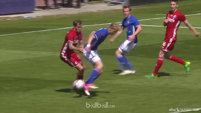 Berita video Jens Odgaard pemain Lyngby yang meniru trik Zidane demi mencetak gol. This video presented by Ballball.