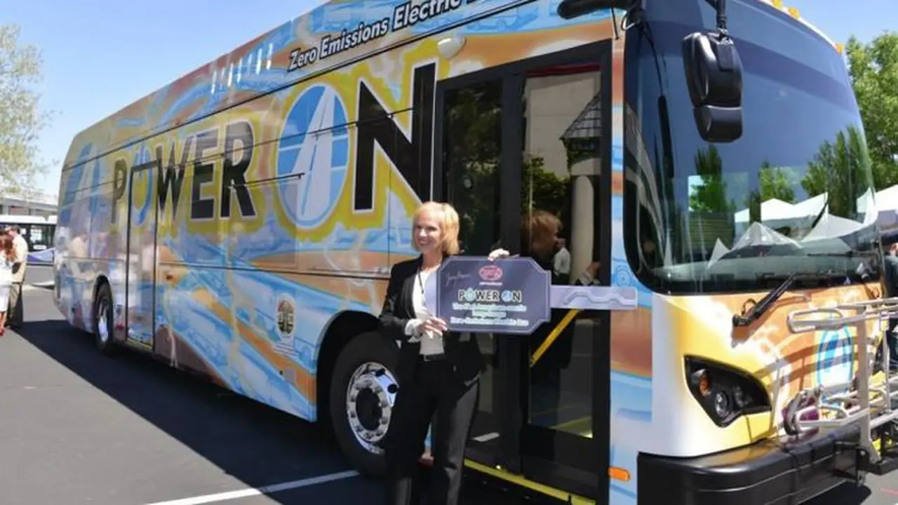 Pemerintah California Garap Bus Bertenaga Listrik Pertama