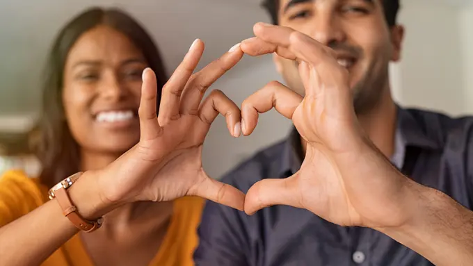 pasangan tangan love
