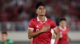 Pemain Timnas Indonesia U-23, Ramadhan Sananta, melakukan selebrasi setelah mencetak gol ke gawang Timnas Chinese Taipe U-23 dalam pertandingan&nbsp;Grup K Kualifikasi Piala Asia U-23 2024 yang berlangsung di Stadion Manahan, Solo, Sabtu (9/9/2023). (Bola.com/Arief Bagus Prasetiyo)