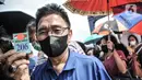 Seorang warga menunjukkan nomor antrean pemeriksaan kesehatan gratis oleh tim medis kesehatan dari Kapal RS Peace Ark milik Tentara Pembebasan Rakyat China (PLA) di kawasan JICT 2 Tanjung Priok, Jakarta Utara, Selasa (15/11/2022). Layanan pengobatan gratis ini berlangsung hingga 18 November 2022 dan mampu melayani 500 warga tiap harinya. (merdeka.com/Iqbal S. Nugroho)