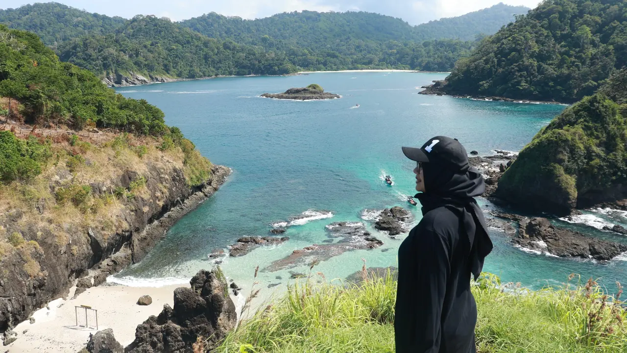 Pesona Pulau Bedil Banyuwangi  menarik banyak wisatawan pada libur panjang Waisak (Istimewa)