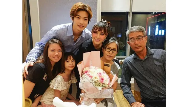 7 Potret Kebersamaan Lee Jeong Hoon dan Buah Hati yang Jarang Tersorot