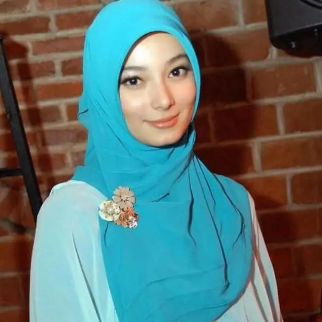 6 Potret Lawas Asmirandah ketika Pakai Hijab, Putuskan Pindah Agama Sebelum Nikah
