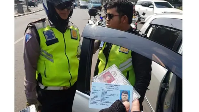 [Bintang] Heboh Polisi Gadungan, Begini Cara membedakan Mana Polisi Asli dan Palsu!