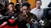 Hasto Kristiyanto menjawab pertanyaan wartawan usai menjadi saksi di sidang praperadilan Budi Gunawan, Pengadilan Negeri Jakarta Selatan, Selasa (10/2/2015). (Liputan6.com/Johan Tallo)