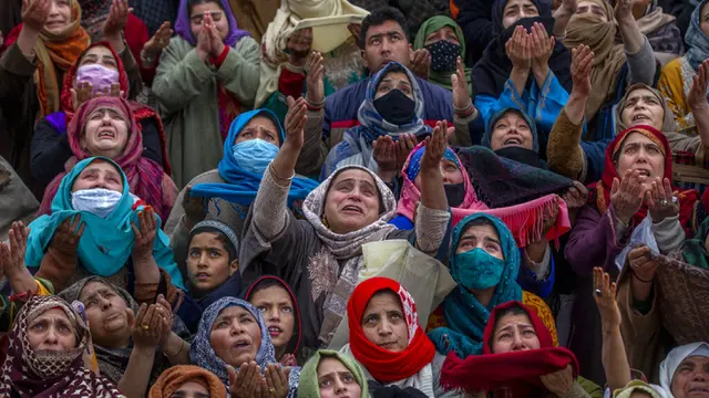 FOTO: Ribuan Muslim Kashmir Peringati Isra Miraj Nabi Muhammad