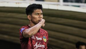Cahya Supriadi ketika PSIM Yogyakarta bertanding melawan Persebaya Surabaya&nbsp;pada BRI Super League 2025/2026 di Stadion Gelora Bung Tomo, Surabaya,&nbsp;Jumat (8/8/2025). (Bola.com/Abdul Aziz)