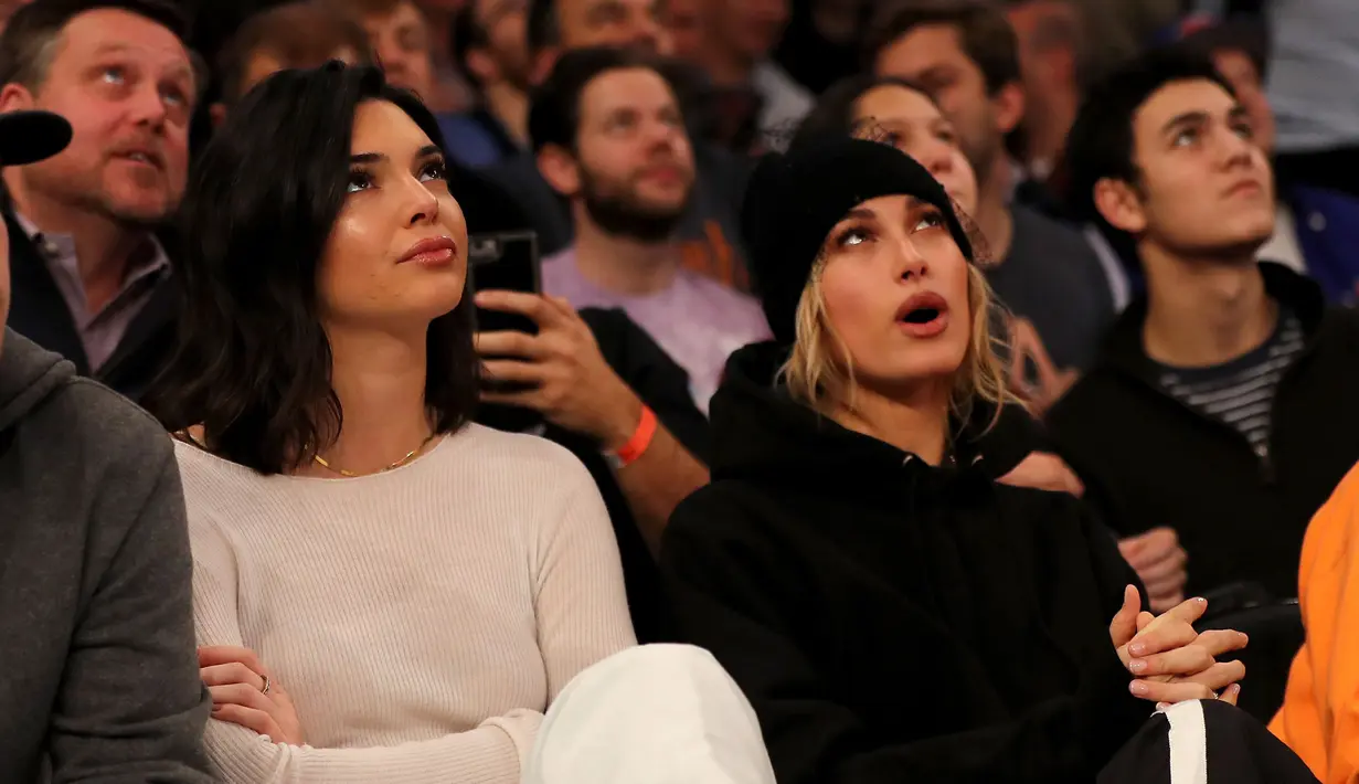 "Kendall sangat kaget dan merasa ia hanya bercanda. Namun Hailet mulai melompat-lompat dan Kendall tahu bahwa itu nyata," lanjut sumber. (elsa/gettyimages/people)