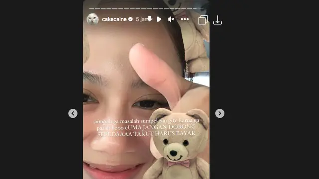 Nadin Amizah Klarifikasi Video Saat Ia Teriaki Fans Karena Dorong-Dorongan: Bukan Karena Kesempitan, Tapi Panik Sepeda Pada Roboh. (instagram.com/cakecaine)