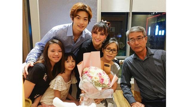 7 Potret Kebersamaan Lee Jeong Hoon dan Buah Hati yang Jarang Tersorot