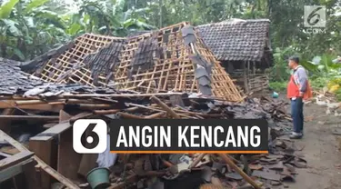 Akhir-akhir ini angin kencang menerpa sebagian wilayah di Indonesia. Terbaru di wilayah Batu, Jawa Timur hingga merusak 515 rumah.