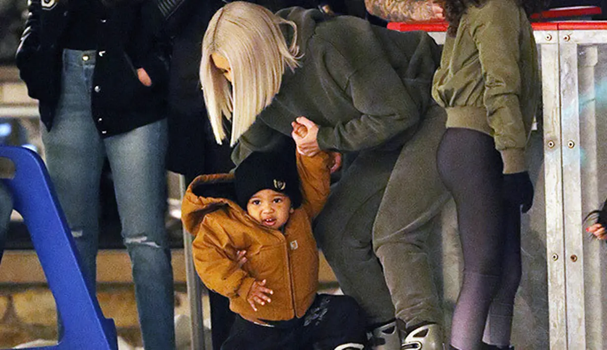Kim Kardashian sepertinya ingin benar-benar menghabiskan liburan akhir tahun bersama dengan keluarganya. (instagram/kimkardashian)