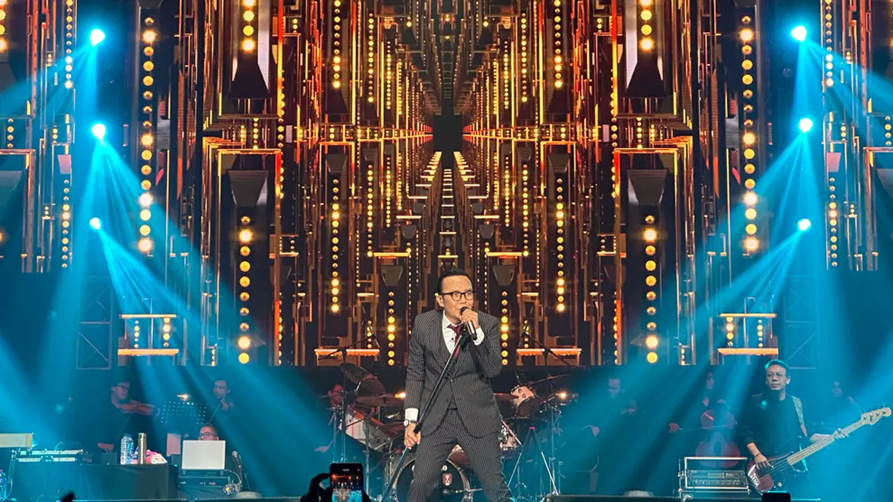Konser Selebrasi 3 Dekade Perjalanan Cinta Ari Lasso Menggetarkan Ribuan Penggemar di Solo,