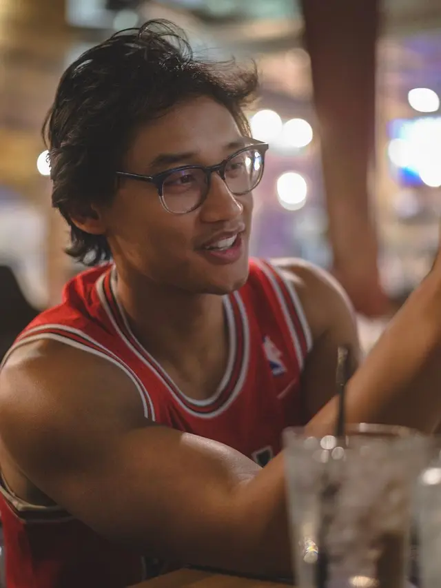 Jadi Steve Versi Terbaru Blue's Clues, Ini 6 Potret Tampannya Josh Dela Cruz