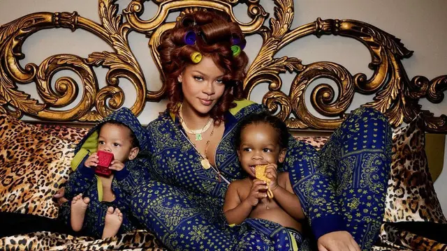 Potret Menggemaskan Rihanna dan 2 Anak Lelakinya di Debut Perdana Sebagai Model Piama
