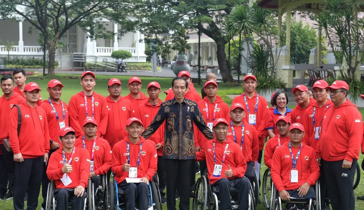 Presiden Joko Widodo melepas kontingen Indonesia untuk Asian Para Games 2018. Acara pelepasan digelar di halaman tengah Istana Merdeka pada Selasa, 2 Oktober 2018. (Kris - Biro Pers Setpres)