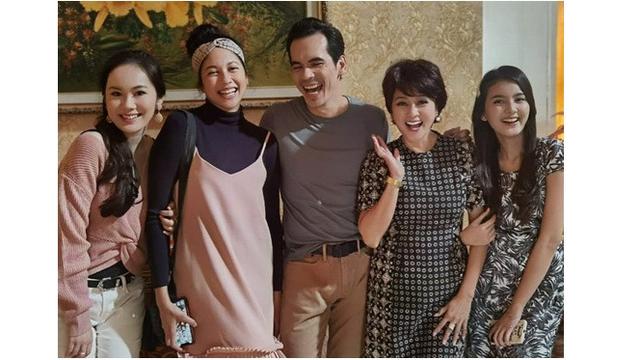 Jajal Akting, Ini 6 Potret Sitha Marino dan Pemain Keajaiban Cinta saat di Balik Layar