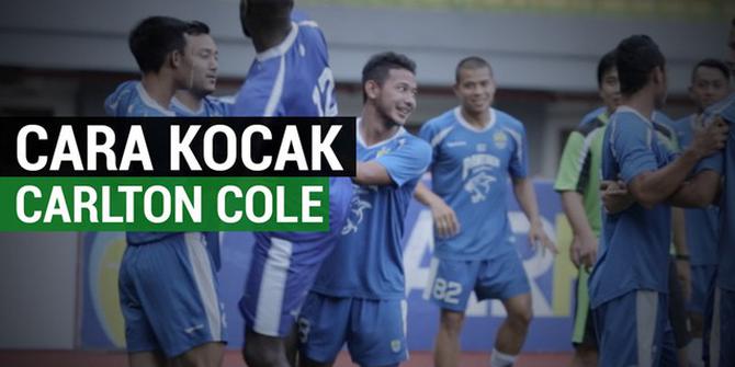 VIDEO: Cara Kocak Carlton Cole Singkirkan Pemain Muda Persib