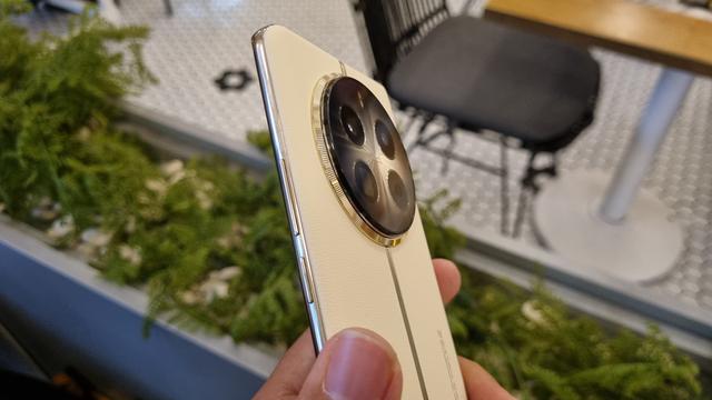 Penampakan kamera utama Realme 12 Pro Plus yang memiliki fitur lensa periskop (Lipuutan6.com/ Agustinus Mario Damar)