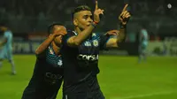 Cristian Gonzales, kemenangan Arema atas Persela pertegas dominasi Singo Edan di TSC 2016. (Bola.com/Iwan Setiawan)