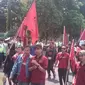  Unjuk rasa saat pelantikan anggota DPRD Kabupaten Bogor. (Liputan6.com/Bima Firmansyah)