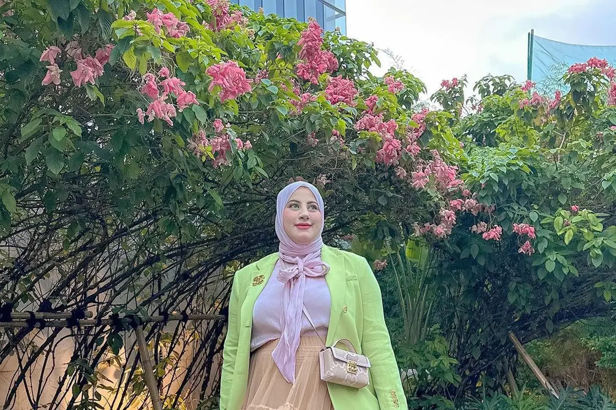 6 Gaya Berhijab Tasyi Athasyia yang Mewah, Cocok Jadi Inspirasi Outfit Ramadan