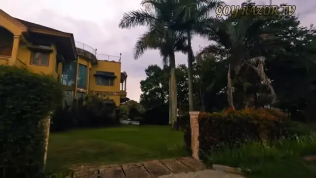 Rumah Tukul Arwana Terbengkalai