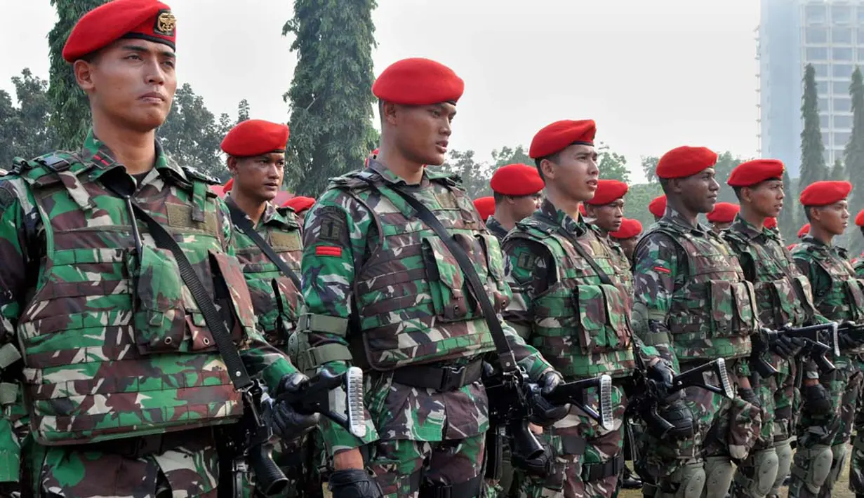 Jelang pelantikan Presiden, TNI dan Polri menggelar upacara gabungan kesiapan pengamanan, Jakarta, (16/10/14). (Liputan6.com/Johan Tallo)