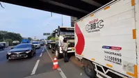 Bengkel Isuzu Berjalan (BIB) melayani pengguna kendaraan Isuzu yang mengalami masalah di jalan tol. (Astra Isuzu)