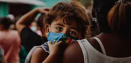 Perubahan cuaca hingga penerapan pola hidup bersih yang sehat serta adanya berbagai bakteri dan virus menjadi faktor peningkatan kasus pneumonia pada anak. (Foto: Unsplash.com/Taylor Brandon)