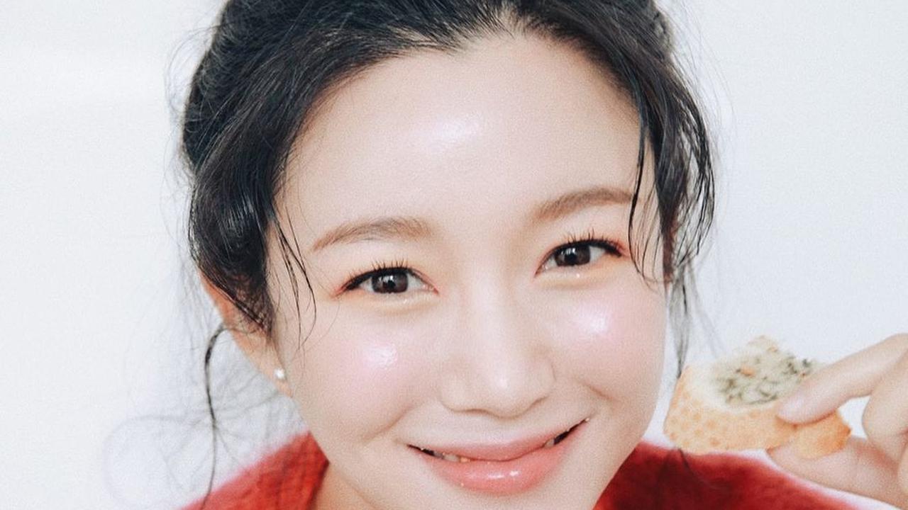 8 Pesona Cantik Calon Istri Lee Seung Gi, Lee Da In dengan Berbagai Gaya Rambut