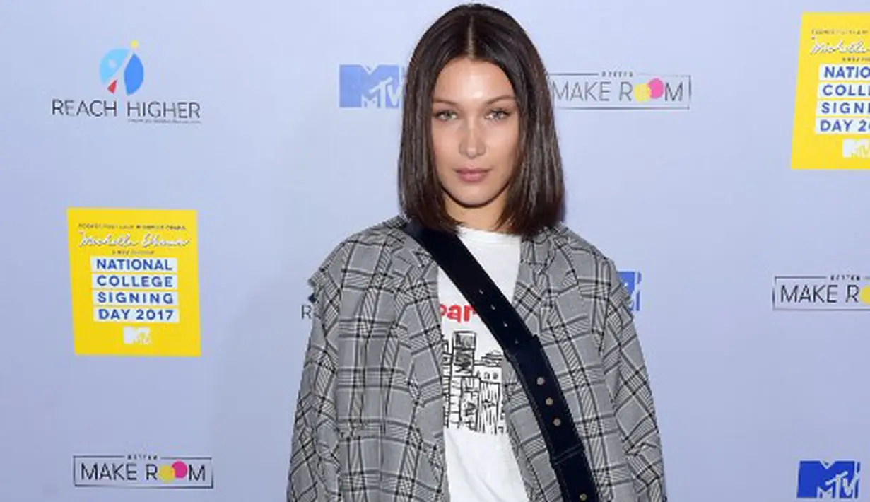 Dua model cantik Bella dan Gigi sangat bangga dengan ayahnya ini. Dalam sebuah acara beberapa waktu lalu model cantik tersebut menceritakan soal ayahnya yang sangat berjuang di kehidupannya. (AFP/Bintang.com)