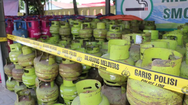 Polsek Panongan menangkap lima pelaku pengoplosan tabung gas LPG tiga kilogram di Desa Ranca Iyuh, Kecamatan Panongan, Kabupaten Tangerang