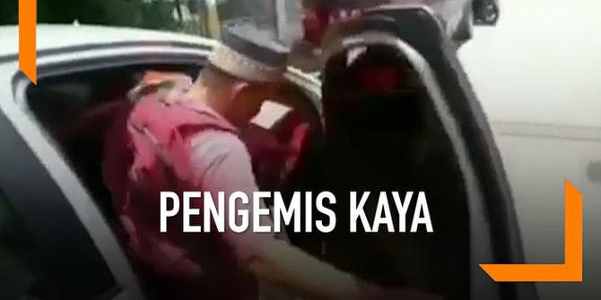 VIDEO: Pengemis di Aceh Kepergok Kendarai Sedan Mewah