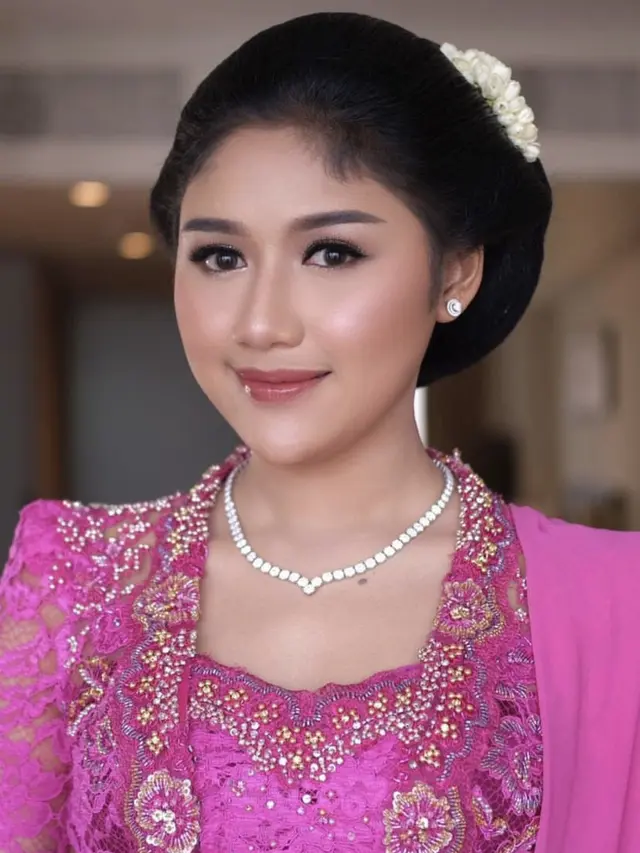 Erina @melvavamakeupartist