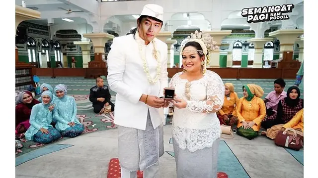 6 Foto Editan Sinyorita Bareng Hyun Bin Ini Kocak