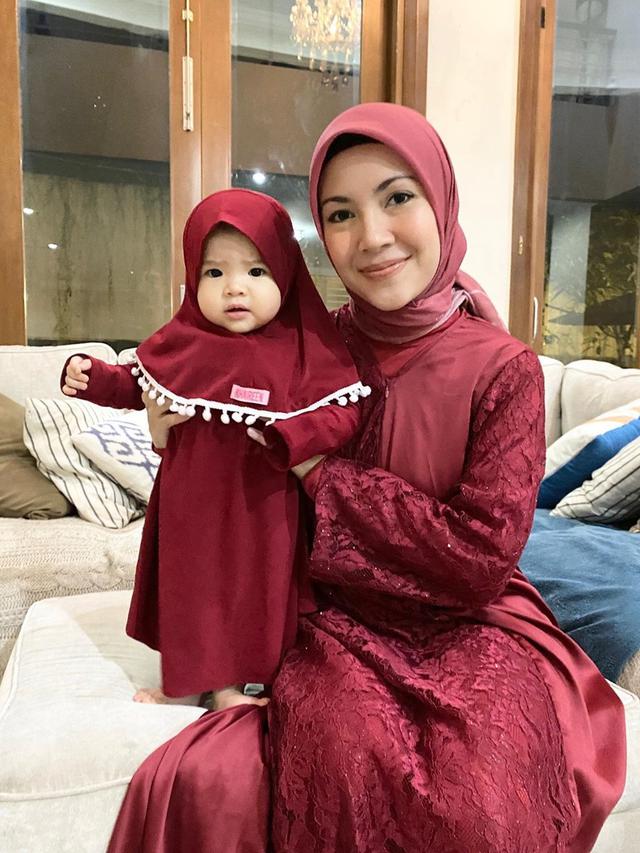 Punya 4 Saudara Laki-laki, Ini 6 Potret Gemas Shelma Putri Ratna Galih