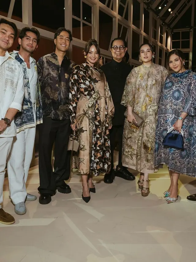 6 Potret Tampilan Jessica Mila Hadiri Event Perdana Usai Melahirkan, Bergaya Elegan Serasi dengan Suami