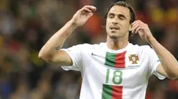 Kekecewaan striker Portugal Hugo Almeida di laga perdelapan final PD 2010 melawan Spanyol di Green Point Stadium, Cape Town, 29 Juni 2010. Portugal kalah 0-1. AFP PHOTO / LLUIS GENE 