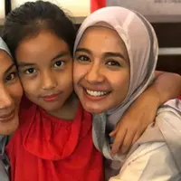Erra Fazira senang merayakan ulang tahunnya bersama Laudya Cynthia Bella dan Aleesya (Instagram/@errafazira)