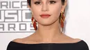 Sekali mengunggah foto, Selena yang memiliki jumlah follower sebanyak 123 Juta ini bisa mendapatkan uang senilai 425 ribu Poundsterling atau Rp 7,3 Miliar. Bahkan ia juga mengalahkan seorang mentor kecantikan. (AFP/Bintang.com)