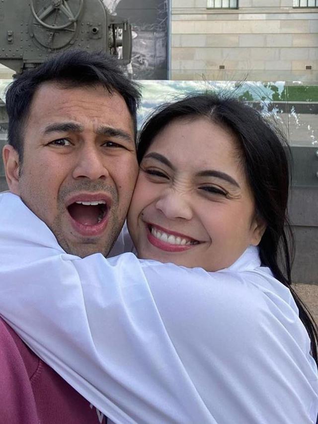 Dikabarkan Hamil, Ini 6 Potret Terbaru Nagita Slavina dan Raffi Ahmad yang Romantis