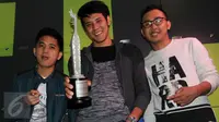 Grup Band Papinka saat memegang piala di SCTV Tower, Jakarta, (26/01). (Liputan6.com/Helmi Afandi)