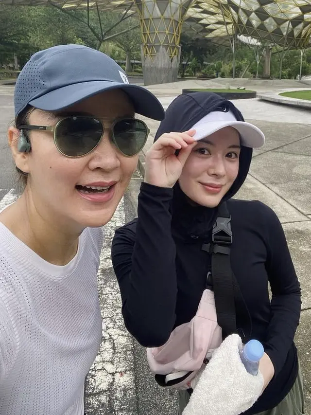 Potret Ayana Moon Kenakan Topi Hingga Hoodie, credit: @xolovelyayana