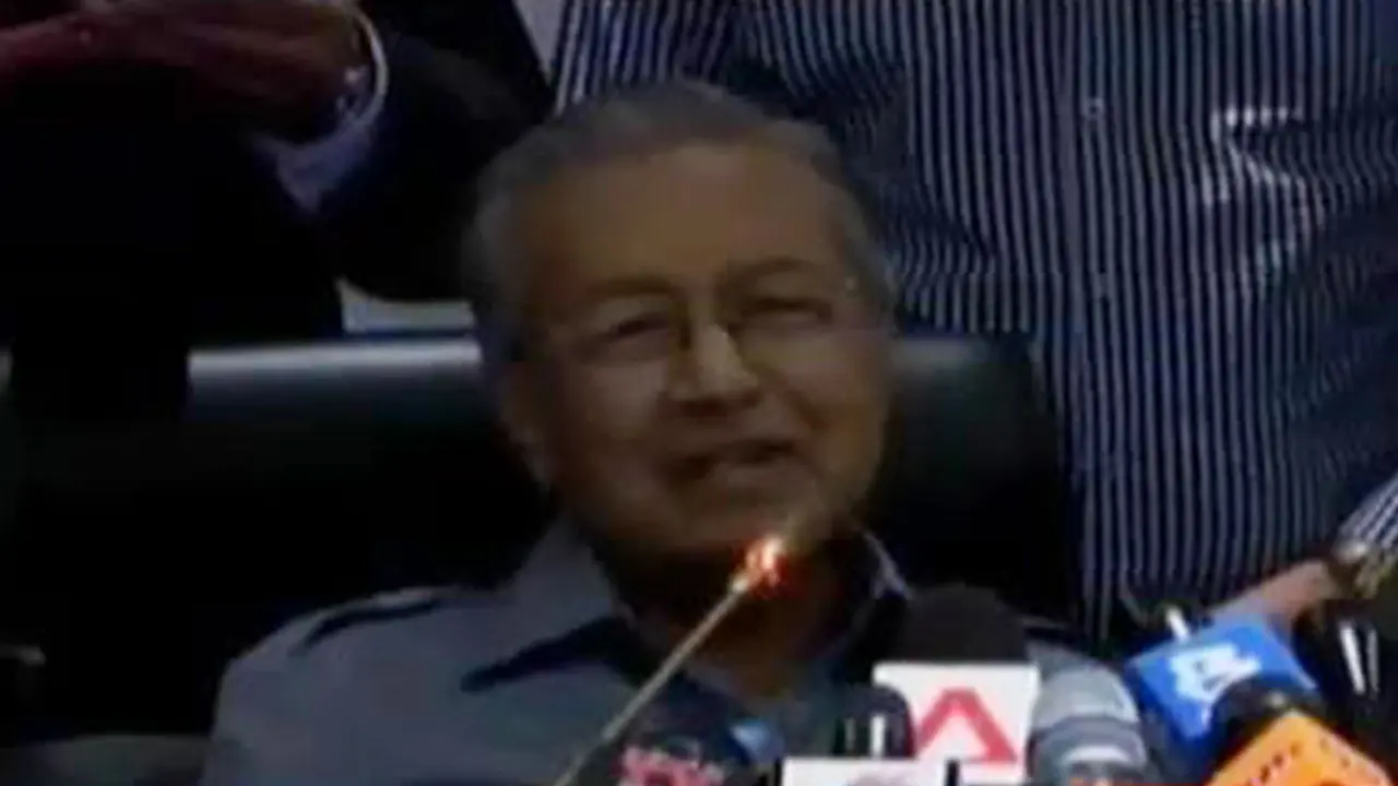 Segmen 2: Mahatir Mundur hingga Inisiatif Tes Urine Anggota DPR