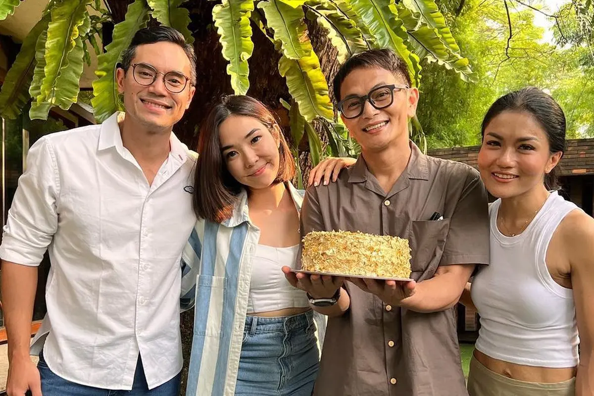 [Fimela] Gisella Anastasia Tampil Mesra dengan Rino Soedarjo, Kehadiran Wijin Bikin Netizen Salfok