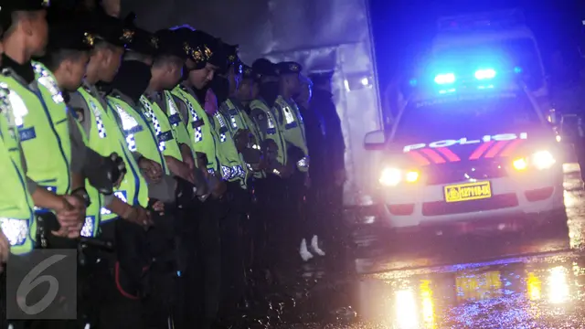 20160729- Ambulans Pembawa Jenazah Terpidana Mati-Nusakambangan-Helmi Afandi-0